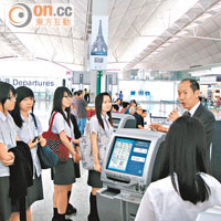 學員有機會進入機場禁區，參觀行李處理系統、停機坪等運作實況。