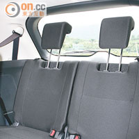 後座頭枕的特長設計，配合不同身形乘客，提供足夠的頸部承托。