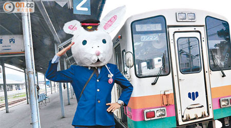 化身人形的兔站長，為小車站宮內，帶來了無限活力與生氣。