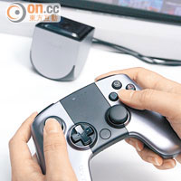 手掣按鈕編排做得幾好，仲可連結Xbox 360同PS3手掣玩4打。