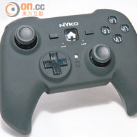 PlayPad Pro設計接近Xbox 360無線手掣，手感唔錯。<br>售價：$299