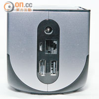 HDMI、USB、LAN以至電源插口等介面都設於機背位置。