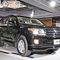 屬於facelifted版本的Toyota Land Cruiser 200 AX-G，配合原廠包圍提升誘人程度。