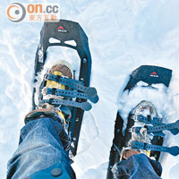 參加者宜穿防水的行山鞋，否則冰雪融化會凍傷腳趾。