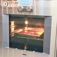 置於180℃焗爐焗20分鐘，或以平底鑊煎熟 ，切片備用。