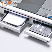 採用一體成形設計，SIM卡及microSD卡均要從旁安裝。