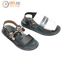 品牌獨愛的sandals設計，用上皮革物料，舒適又易襯。<br>黑色sandals $5,800（左）、黑拼白sandals $4,600