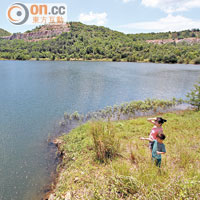 面積約8公頃的淡水人工湖，景色宜人，更是生態寶藏。
