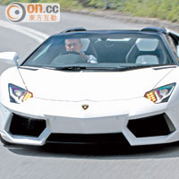 林寶堅尼Aventador LP700-4 Roadster狂牛衝天