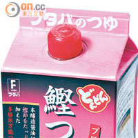 Futaba鰹魚風味大碗麵湯汁 $64（c）<br>紙盒包裝，用不完可留起冷藏，鰹魚湯底配烏冬是最傳統的吃法。