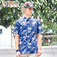 黑×彩色Hawaiian Snapback $398、藍色Drunk Aloha Shirt $668、杏色Steadfast Chino Shorts $598<br>All from HUF