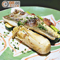 炭烤時令鮮魚和上湯煨娃娃菜，香口惹味，NT$480（約HK$126）。