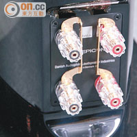 喇叭插口經鍍金處理，具備低電阻、耐用及堅固三大優點。