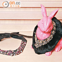 （左）彩晶necklace $1,080、兔毛fake collar $980
