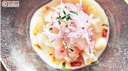 Clasico Ceviche $158<br>餐廳用青檸汁、蔬菜湯、魚湯等自家炮製出虎之奶，用來浸熟魚生，粒粒白粟米等配料帶來咬口，味道豐富。