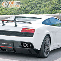 轉化為後輪驅動布局，Gallardo LP560-2 50th Anniversario攻彎靈活度獲得顯著提升。