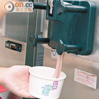 由美國傳入的Froyo成為香港最潮冰品，價錢一般都以重量計，很均真。