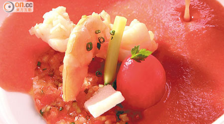 Gazpacho with Prawns 待定（a）<BR>用傳統方法炮製而成的西班牙番茄凍湯，簡單伴以青瓜粒、番茄粒及蝦肉，喚醒味蕾。