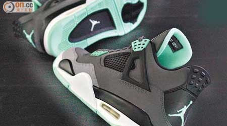 AJ IV「Green Glow」 $1,249