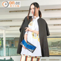 恤衫 未定價<br>黑色jacket $7,700<br>Striped skirt $5,900<br>Fleet Ilya clutch $6,500