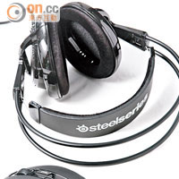 附送ROG打機滑鼠及SteelSeries耳機配件。