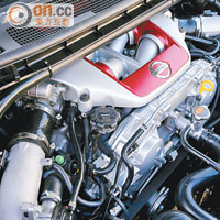 植入跟GT-R一樣的3.8L V6雙渦輪增壓引擎，經調校後，可輸出545hp澎湃動力。