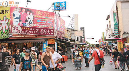 台南是台灣最早開墾的地區，安平老街更有「開台第一街」之稱。