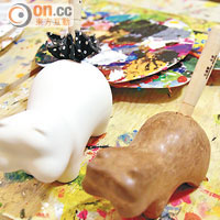 陶瓷貓有白色及泥色之分，購買後便可DIY圖案，白色¥48（約HK$61）、泥色¥38（約HK$48）。