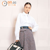 白恤衫　$5,560<br>Tweed skirt　$9,380<br>Alice手袋　$14,710