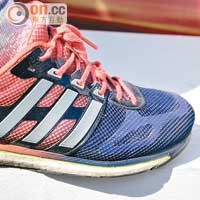 紀Sir今次參賽所穿的adios Boost，在adidas的漢口道旗艦店已經售罄，筆者於旺角的adidas Megastore見到尚餘小量，有買趁手。