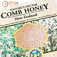 新西蘭純天然特級蜂巢蜜 $128/340g（c）<br> 直接取於蜂巢，是蜂蜜最精華的結晶體，集蜜糖、蜂蠟、蜂膠、蜂王漿於一身，維他命、微量元素等營養成分比普通蜂蜜更豐富，有滋潤、消炎、殺菌等食療價值。