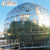 圓球內包含多種雨林動植物，入場費€5（約HK$53），感覺有點貴。