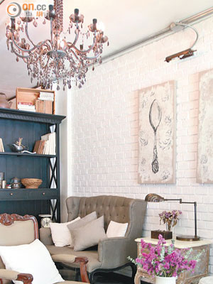 Poison Tea Room<br>裝修充滿法國風情，桌椅擺位亦不會流於死板。