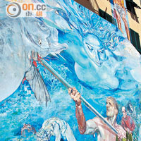 街邊壁畫多描繪居民的生活，當然少不了與大海對抗的故事。