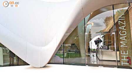餐廳設計熟口熟面，都是Zaha Hadid一貫的Futurism。