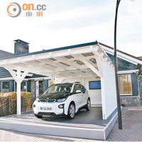 電動車的終極環保方案，是在車房加裝太陽能板為其充電。
