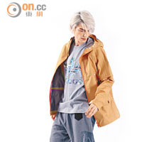 橙色Shell Jacket $5,000灰色Tee $500灰色Sweat Pants $1,500