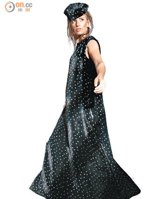 黑×銀色波點圖案絲絨料賊仔帽 $499<br>黑×銀色波點圖案絲絨料連身裙 $3,249<br>黑×銀色波點皮鞋 $3,249