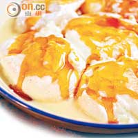 Oeuf à la Neige $78<br>意思為雪中蛋的甜點，淋上焦糖輕烤的蛋白浸在吉士裏，輕盈得來層次感十足。