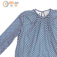 藍色純棉幾何圖案圓領上衣 $2,300（a）