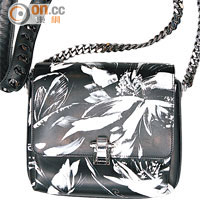黑白花卉圖案Chain Bag $21,300