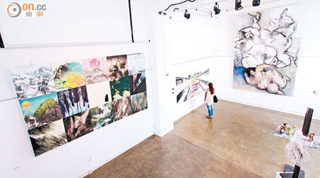 JCCAC的主要展場分兩層，有逾50個藝術單位參展。