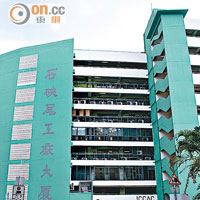 JCCAC保留了昔日工廈特色，曾獲香港建築師學會「全年境內建築大獎」。