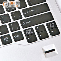 鍵盤右上方備有ECO節能快捷鍵，下方為指紋辨識裝置。