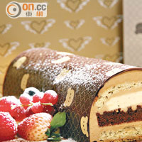 b. Barista Monogram Log Cake $420（d）<br>入口有陣陣香濃的朱古力味，最適合一大班朋友一同分享的節日蛋糕。