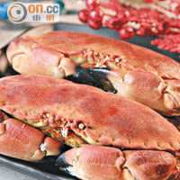 法國麵包蟹 2隻碩大的睡蟹，殼內儲滿蟹膏，解凍後即食或以黑椒牛油炒也可以。