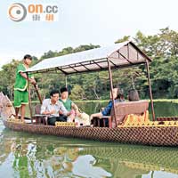 仿照昔日皇家船隻造型的Kongkear Angkor，最多可載4名客人。
