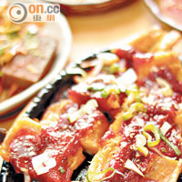 烤黃太魚是當地特色菜，把風乾的明太魚拿去炸，口感有趣。