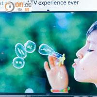F9000播放小朋友玩肥皂泡一幕，連肥皂泡爆開濺出的水花都一清二楚。