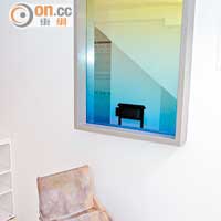 Dusk/Dawn Mirror $128,000、  Cow Chair $48,000<br>Dusk/Dawn Mirror選用漸變色鏡面，從低處慢慢站起，可看到日出似的天色。因製作困難，全球只有30塊。